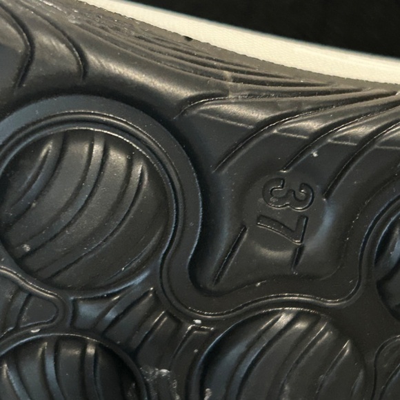 NWOT Womens Skechers Black Slip On Rubber Sole - Picture 8 of 8